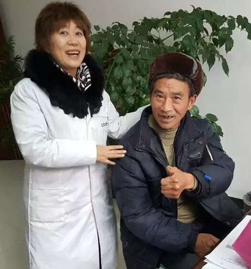 愛心聽力驗配師為61歲的彭水聾啞人配上了助聽器