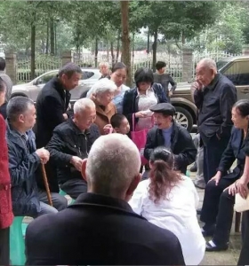 在黔江區為聽障老人宣傳聽力科普常識
